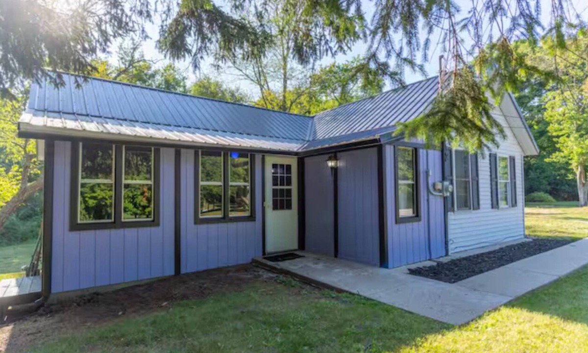 Norton Shores House | Hoffmaster Hideaway~ Near Hoffmaster State Park ~Pet Friendly~ Golf Course