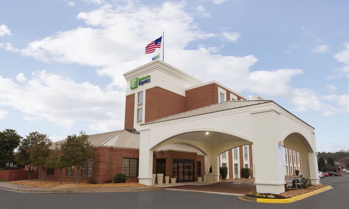 Fredericksburg Hotel | Holiday Inn Express Fredericksburg Southpoint by IHG