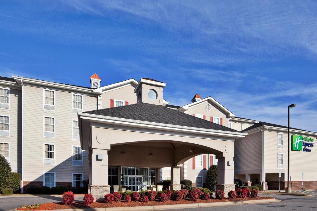 Conover Hotel | Holiday Inn Express Hotel & Suites Conover - Hickory Area by IHG
