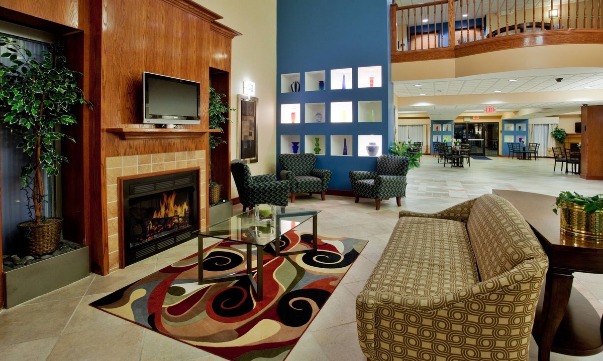 Suffolk Hotel | Holiday Inn Express Hotel & Suites Suffolk by IHG