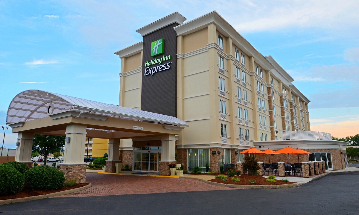 Coliseum Central Hotel | Holiday Inn Express Hotels- Hampton, an Ihg Hotel