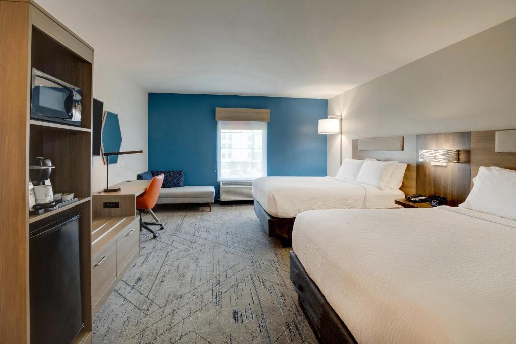 Lake Arbor Hotel | Holiday Inn Express I-95 Capitol Beltway - Largo by IHG