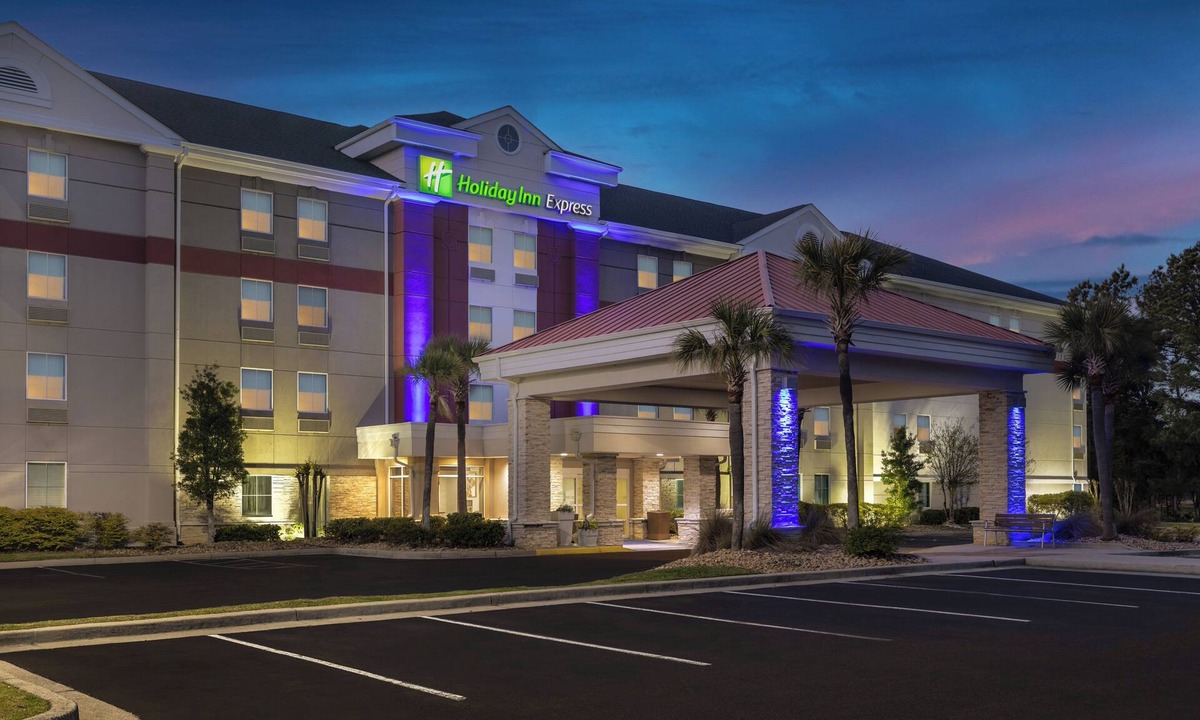 Myrtle Beach Hotel | Holiday Inn Express Myrtle Beach-Broadway at the Beach by IHG