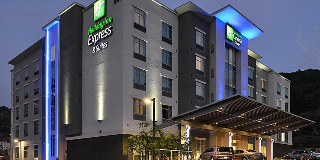Jacksonville Hotel | Holiday Inn Express & Suites - Jacksonville-Camp LeJeune Area by IHG