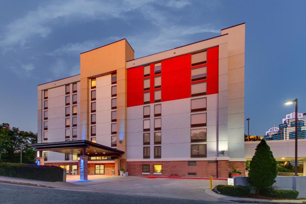 Sandy Springs Hotel | Holiday Inn Express & Suites Atlanta Perimeter Mall Hotel by IHG