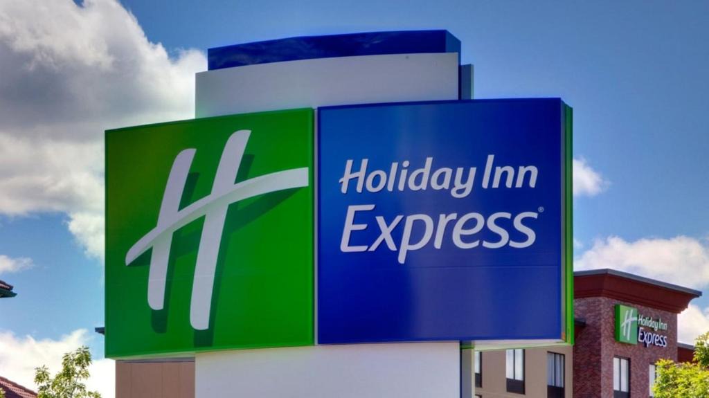 Savannah Hotel | Holiday Inn Express Savannah - Gateway by IHG