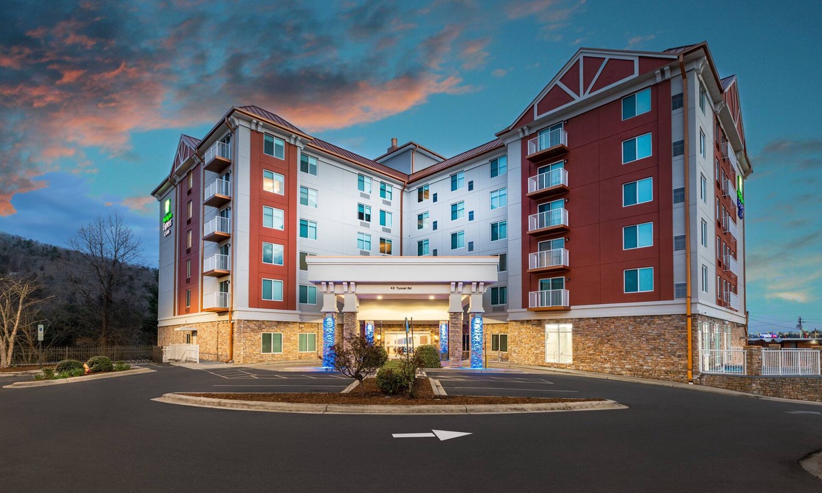 Asheville Hotel | Holiday Inn Express & Suites Asheville Downtown by IHG