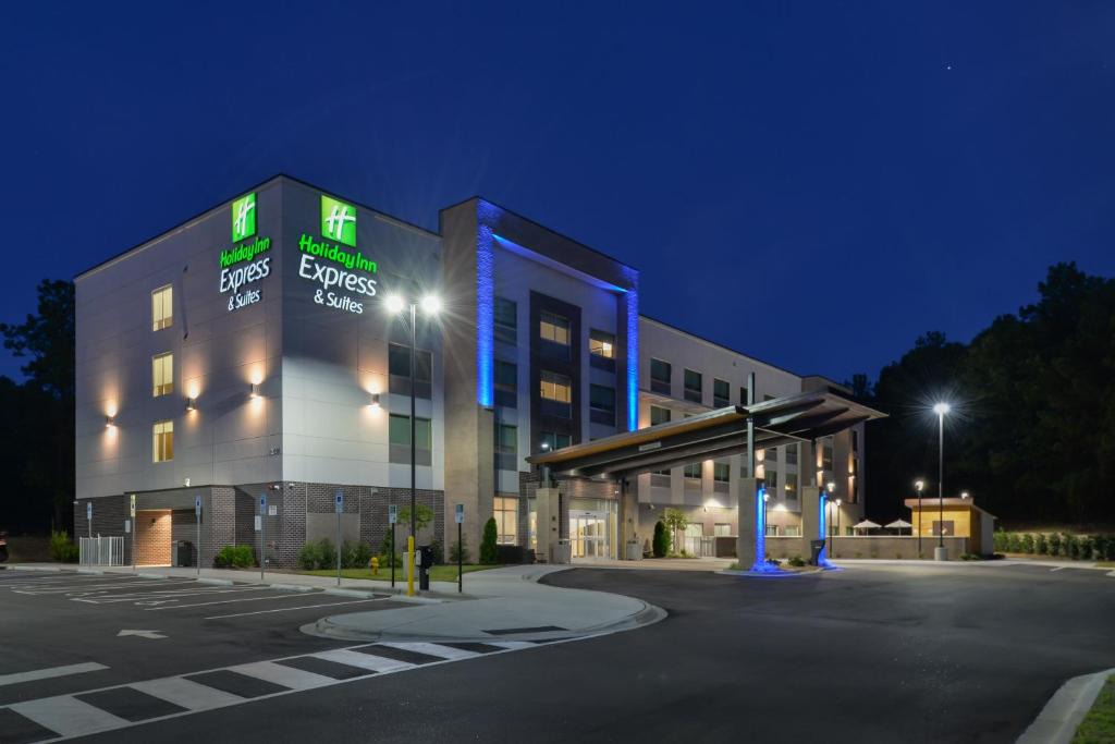 Ballantyne Hotel | Holiday Inn Express & Suites Charlotte - Ballantyne by IHG