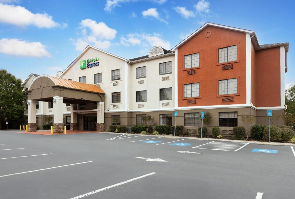 Acworth Hotel | Holiday Inn Express & Suites Acworth - Kennesaw Northwest by IHG