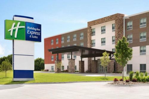 Southwest Raleigh Hotel | Holiday Inn Express & Suites Raleigh West - Lenovo Center by IHG