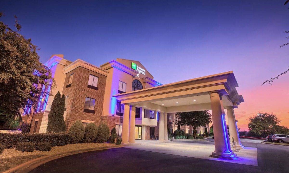North Raleigh Hotel | Holiday Inn Express & Suites Raleigh North - Wake Forest by IHG