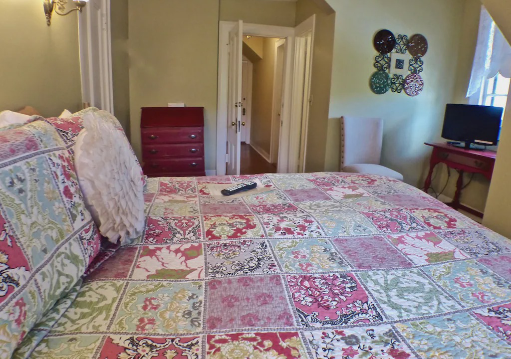 Old Town House | Holly Room at Magnolia Inn 3rd Floor