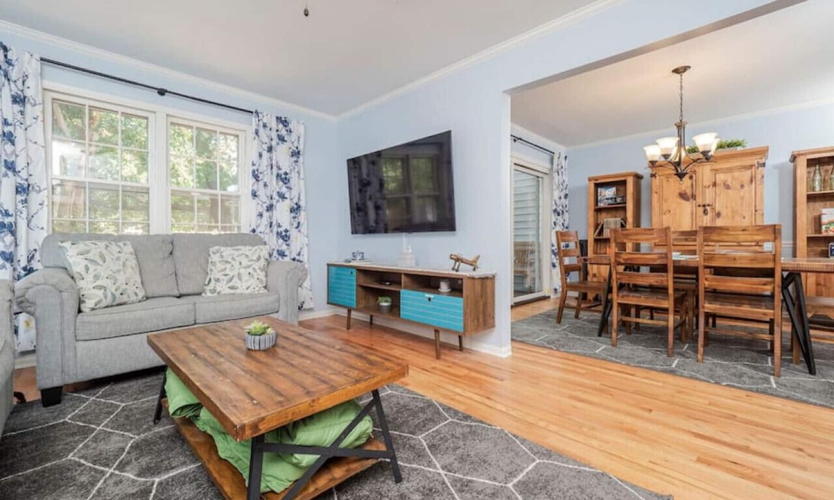 Cary House | Home Away from Home - Townhome in Heart of Cary