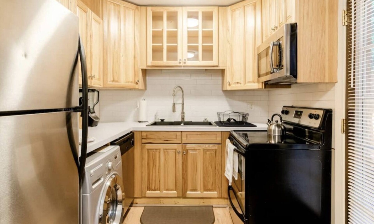 Echo Hills Condo | Home SUITE Home: A Contemporary Queen City Abode