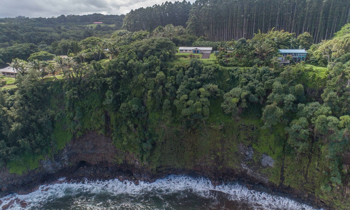 Papaaloa House | Home with Ocean Views Along the Hamakua Coast