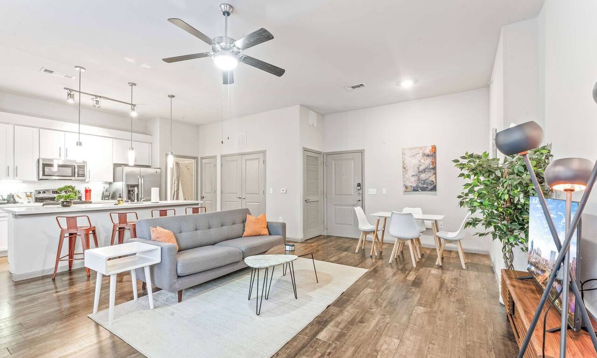 Montopolis Apartment | Homey 2BR suite close to Downtown w/fast WiFi