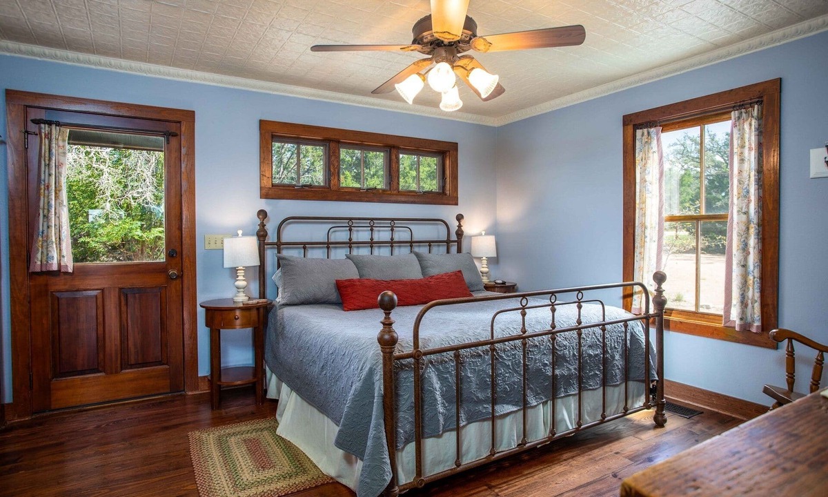 Fredericksburg Cottage | Honey Creek Cottage | Relax and Unwind in the Scenic Hill Country