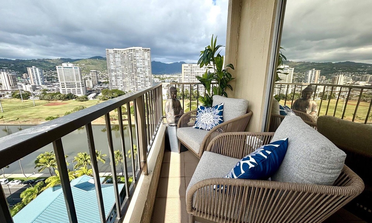 Waikiki Condo | Honu Hideaway Studio at Royal Garden | Lanai Oasis