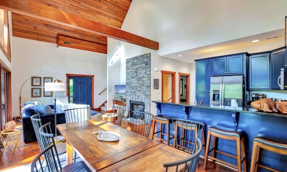 Townville House | Hopkins Road Chalet on Hartwell
