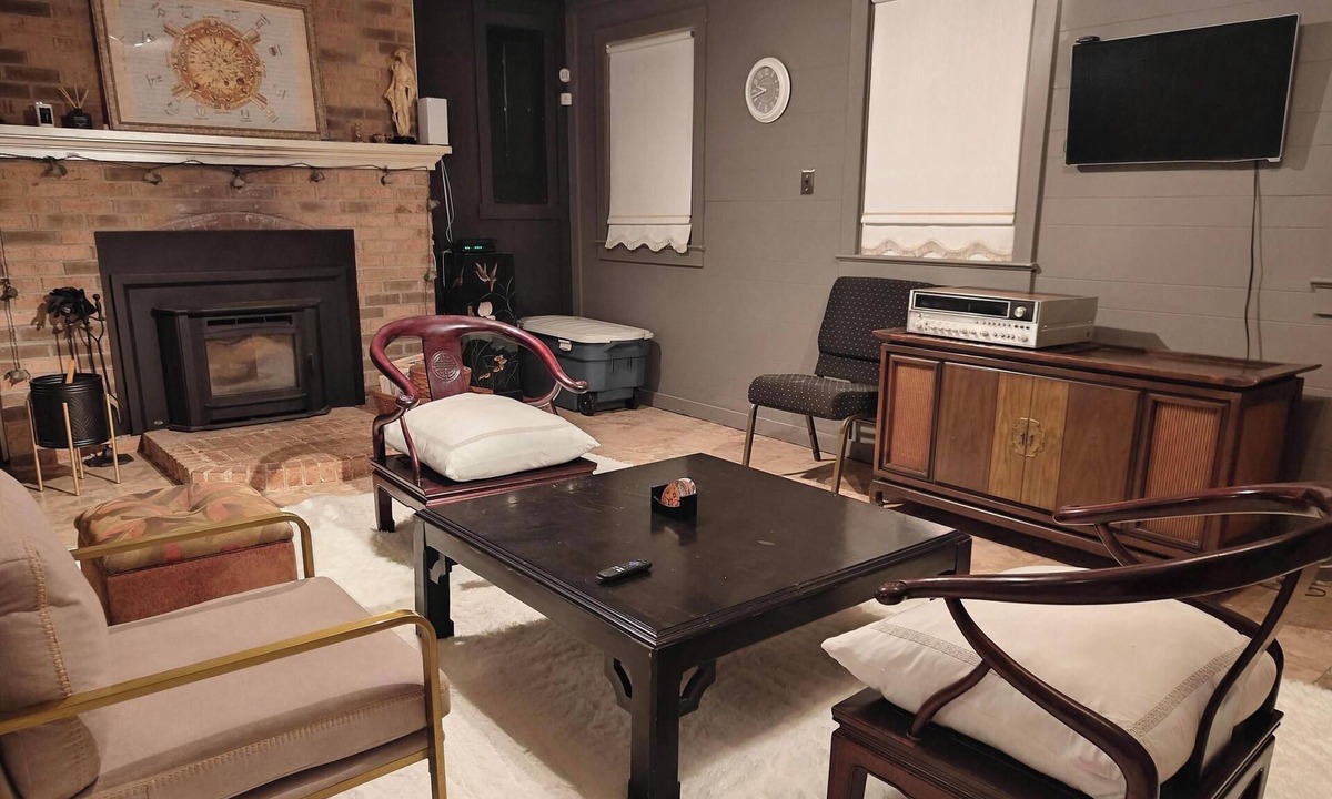 Clinton House | Hospitality Suite-JBA- South MD Hosp -1bed, 1 bath, living rm, kitchenette