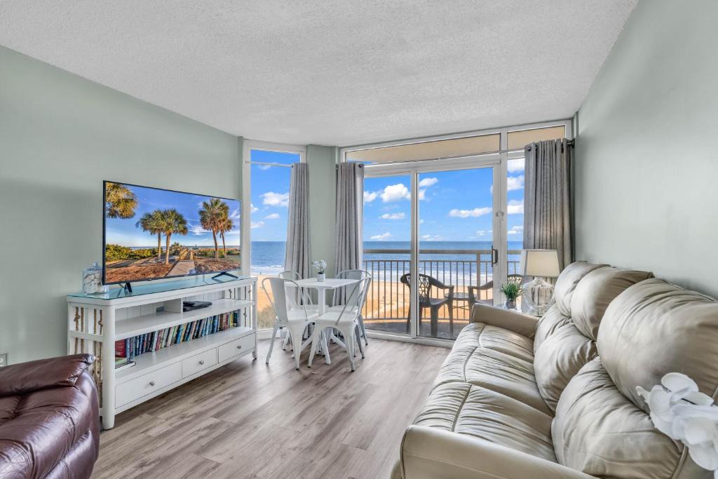 Myrtle Beach Apartment | Hosteeva 1BR Oceanfront Condo in Atlantica Resort near Boardwalk