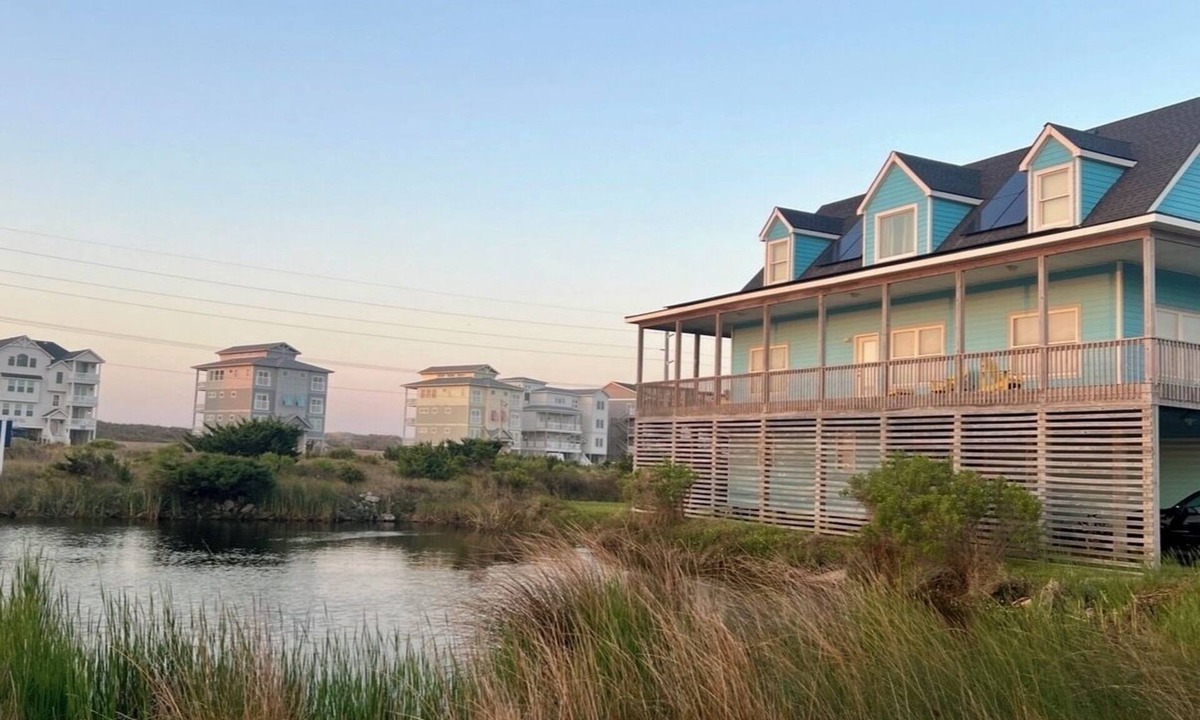 Hatteras House | Hot Tub/5 BR/4.5 Bath/Steps to the beach