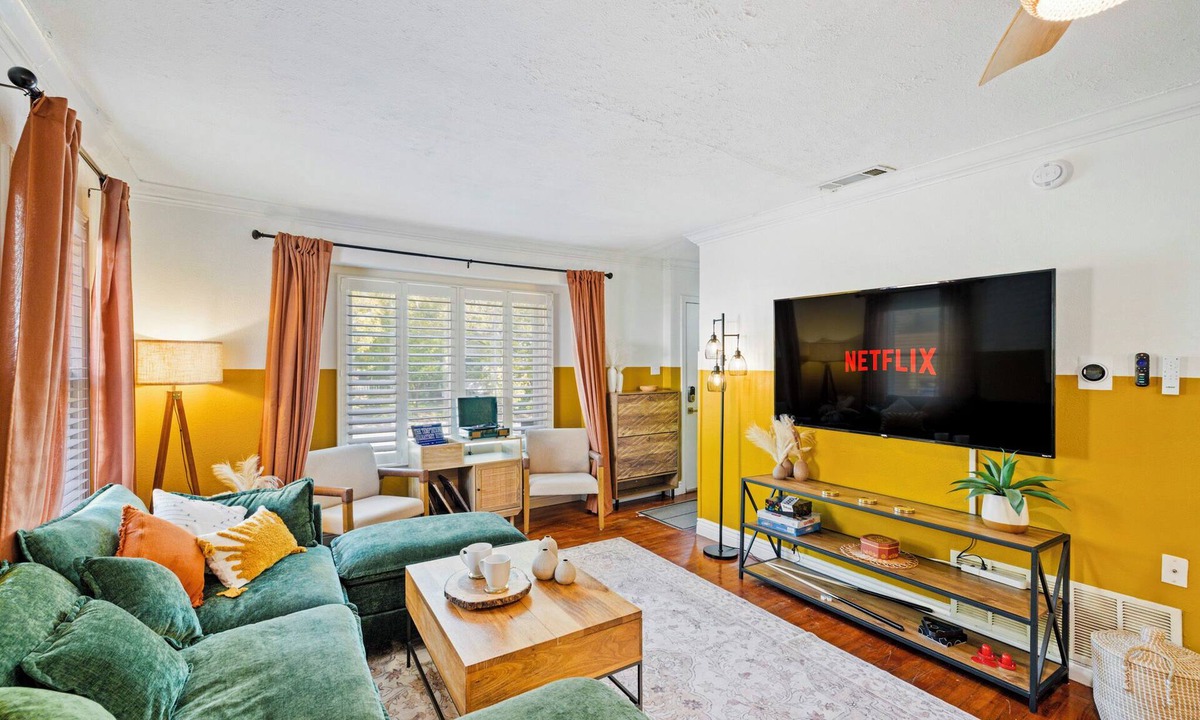 Zilker House | HOT TUB No Fee - 4Bedroom Zilker OASIS - Family Friendly