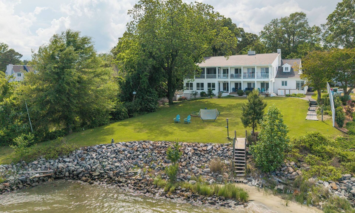 Urbanna House | Hot Tub + Private Beach: Waterfront Urbanna Escape