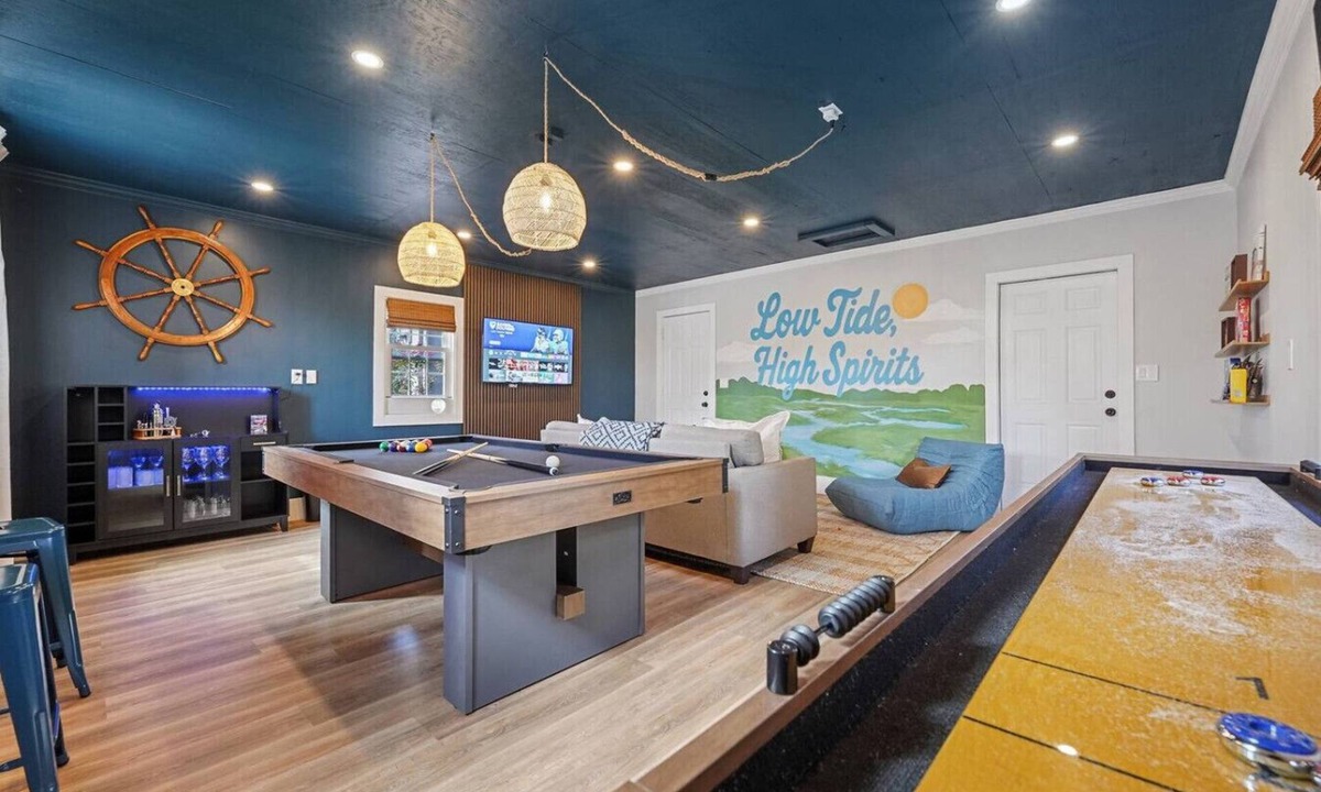 Morehead City House | Hot Tub~Waterfront Retreat~EPIC Game Room~Private