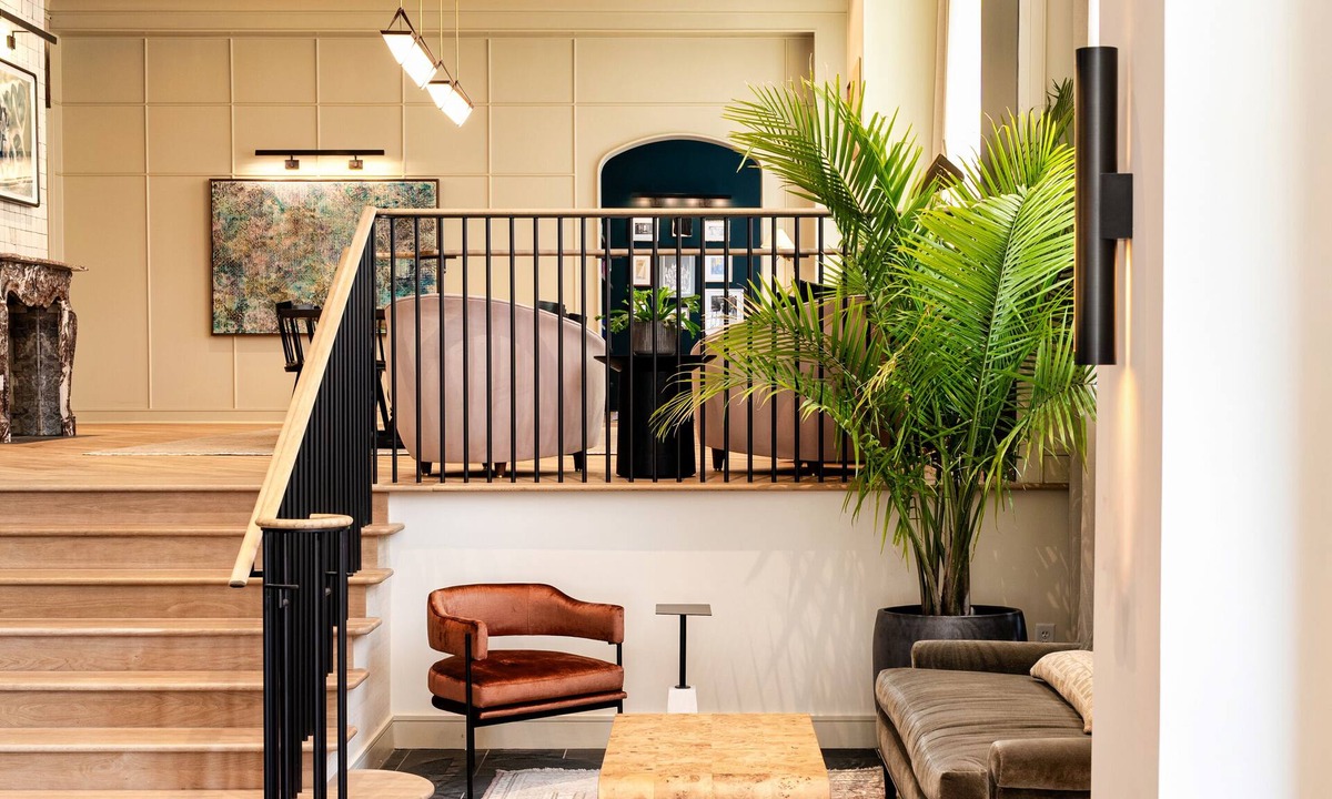 Old Town Alexandria Hotel | Hotel Heron Alexandria Old Town, Curio Collection by Hilton