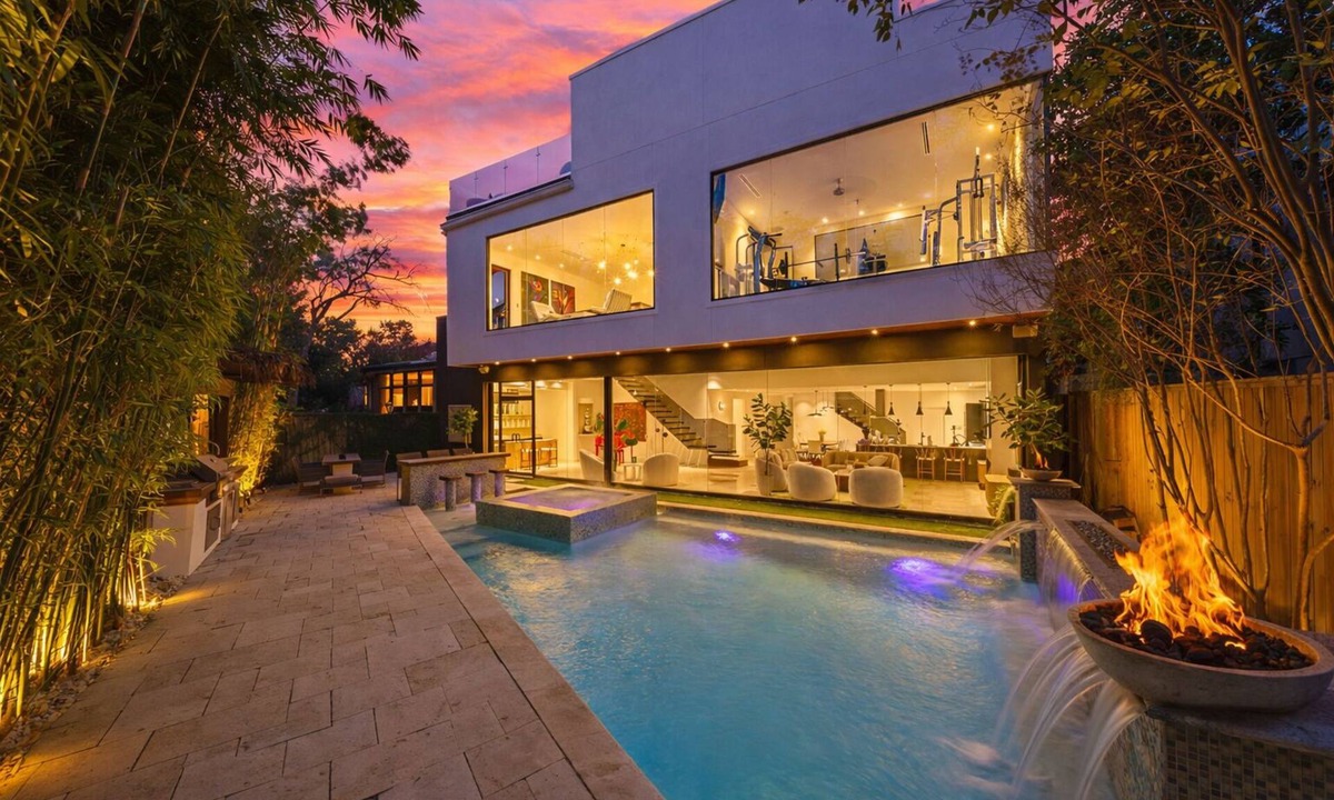 Houston House | Houston Modern Marvel