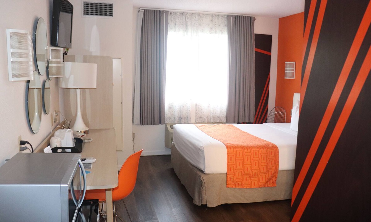 Tifton Hotel | Howard Johnson by Wyndham Tifton GA I-75