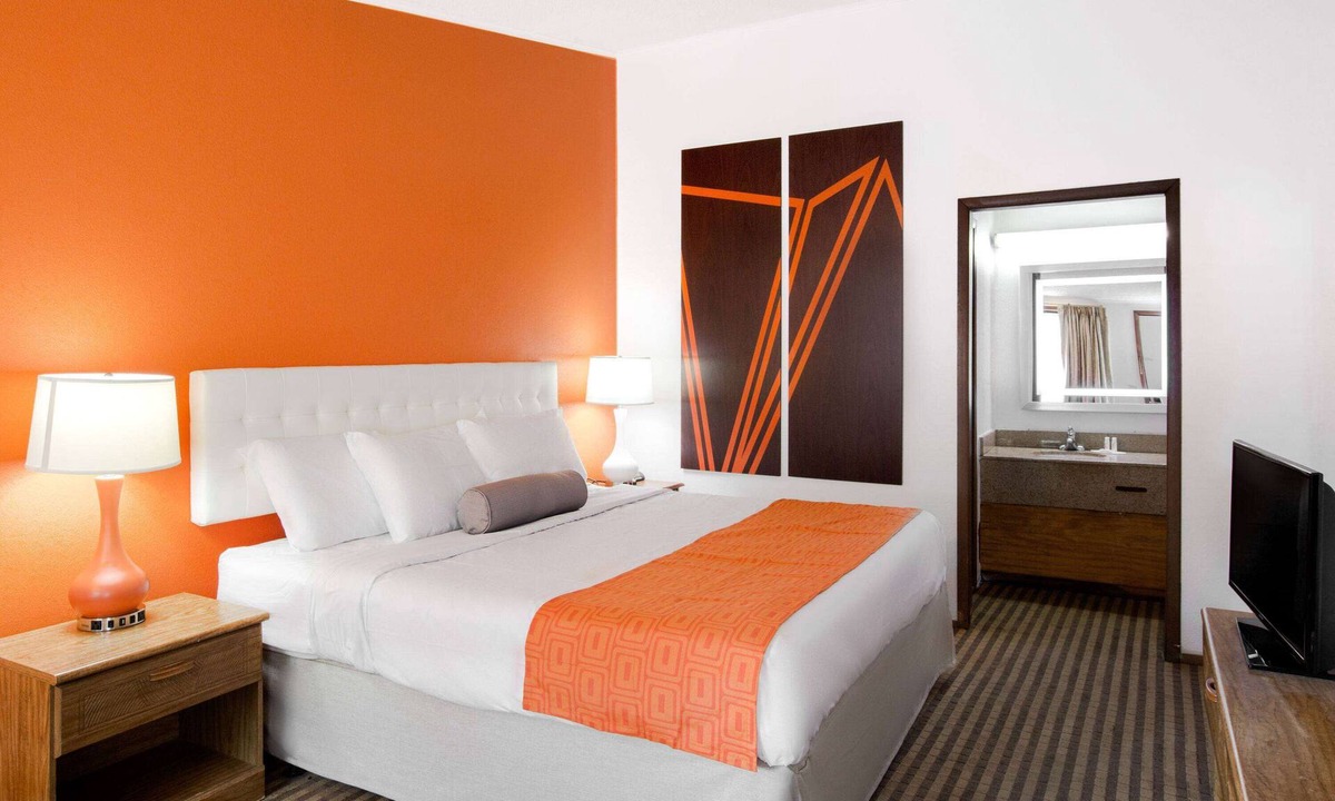 Wilmington Hotel | Howard Johnson by Wyndham Wilmington