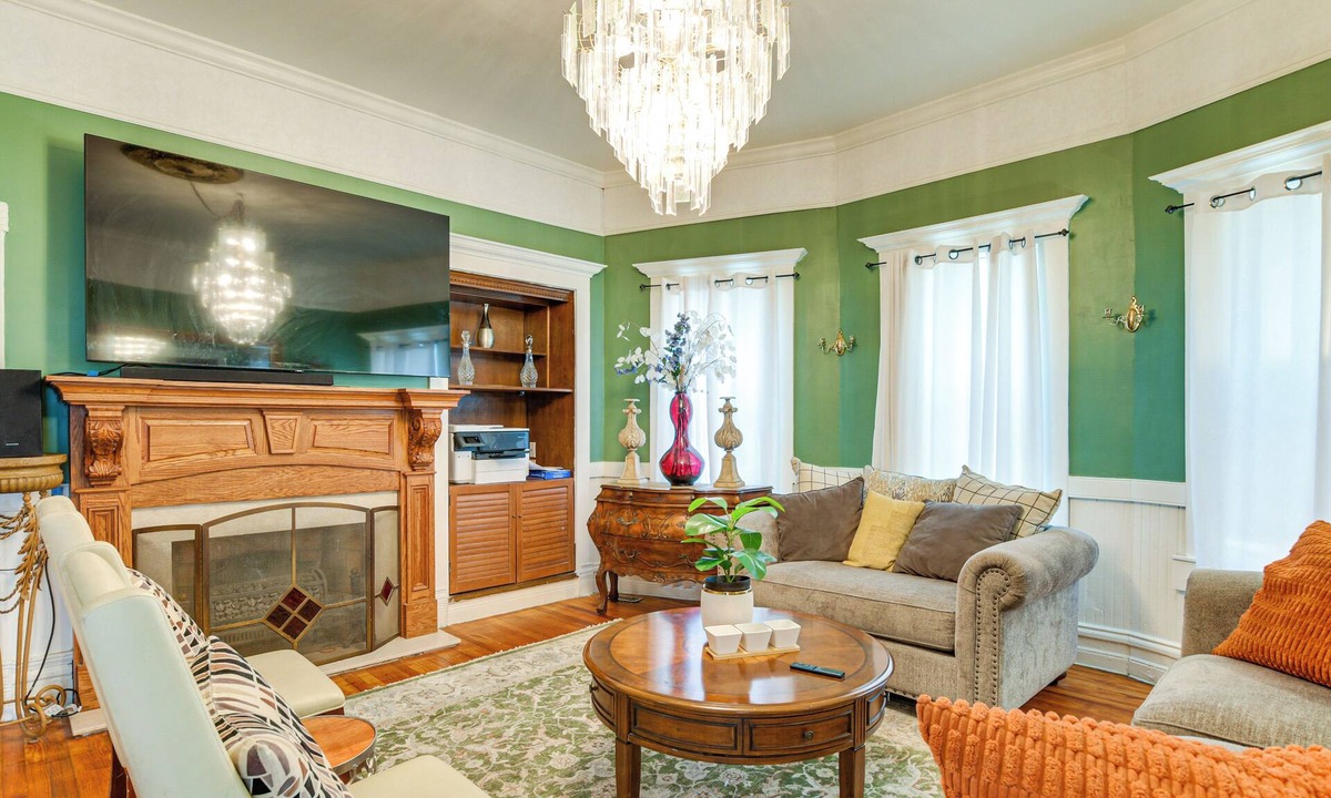 Woodruff House | Huge Group Retreat Near Woodruff BMW & Greenville!