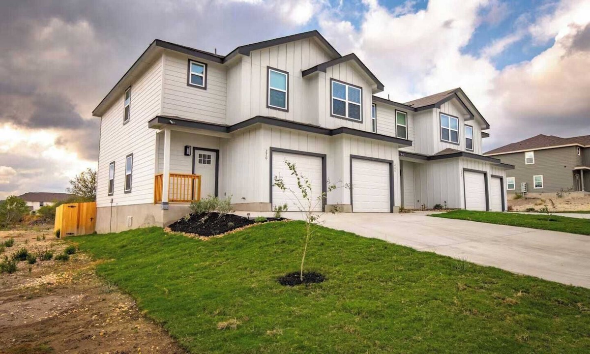 Castroville House | HUGE Quadplex 12Br+10Ba Near Sea World Sleeps 32!