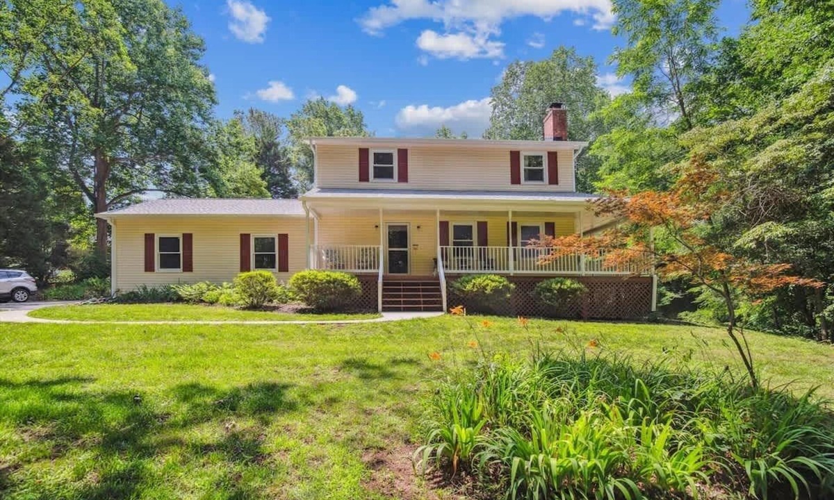 Barstow House | Huntingtown Wooded Charm House