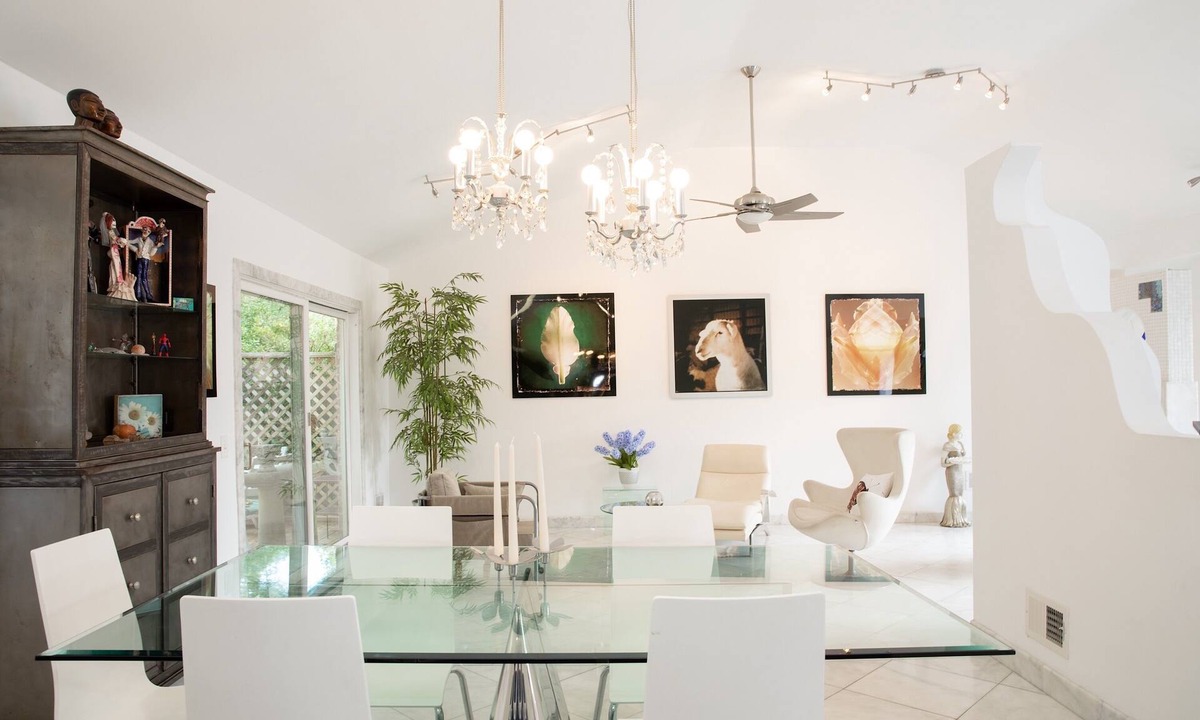 Wilmington House | Ice Palace: Luxe Modern Retreat Near Beach – King Bed, Large Yard, Cool Design