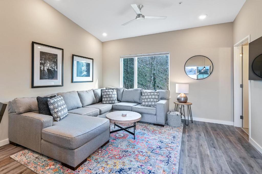 Asheville House | Immaculate South Slope Townhome Unit 96