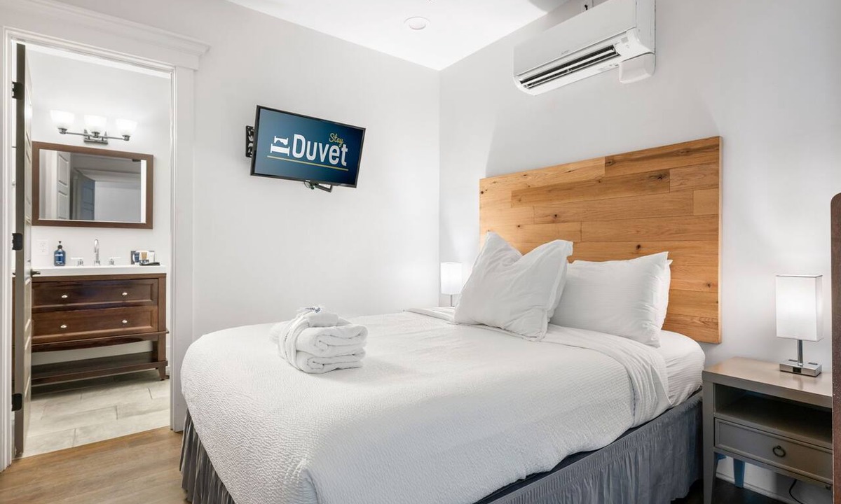Downtown Charleston Apartment | In the Heart of King Street | Battery Suite