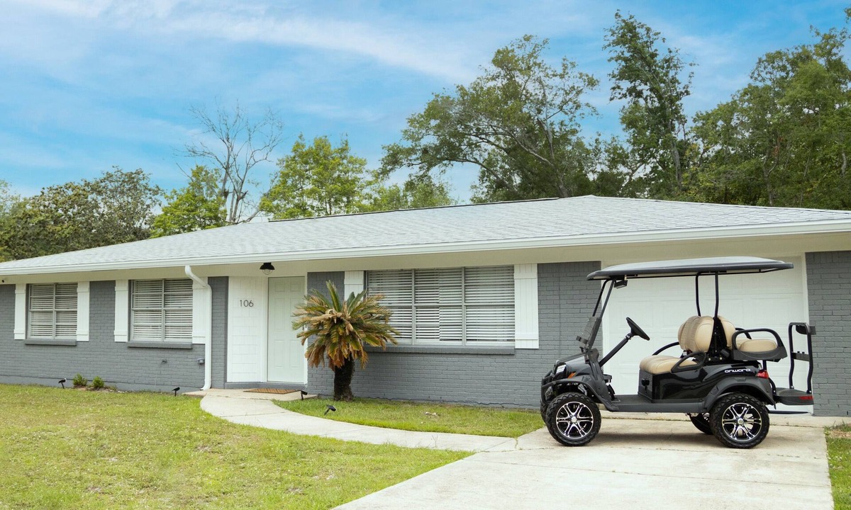 Ocean Springs House | Includes a GOLF CART! Close to the beaches & Downtown OS! Adventure on Arbor
