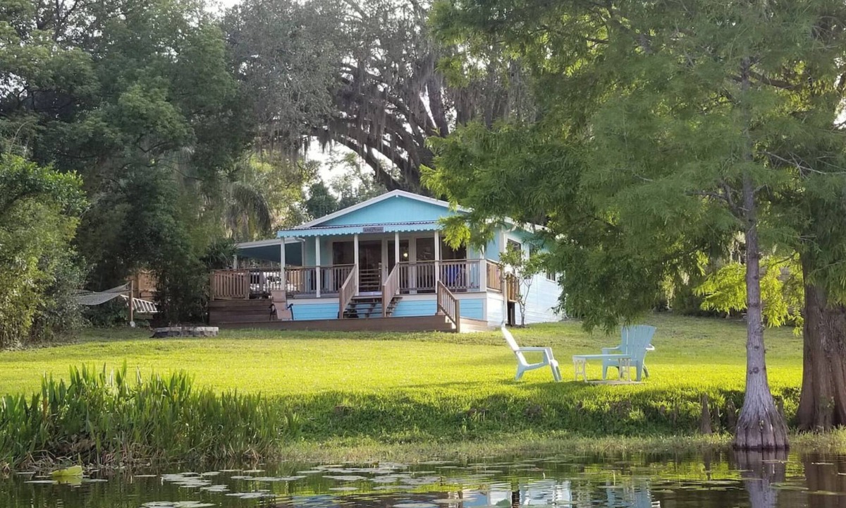 Altamonte Springs Cottage | Incredible Private Lakefront Cottage Retreat