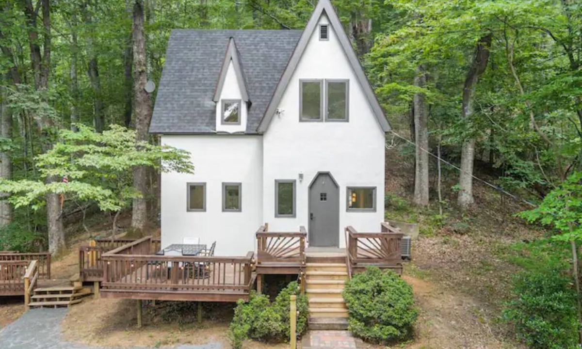 Batesville Cabin | Inn at the Woods: Updated Cabin w/Mountain Views