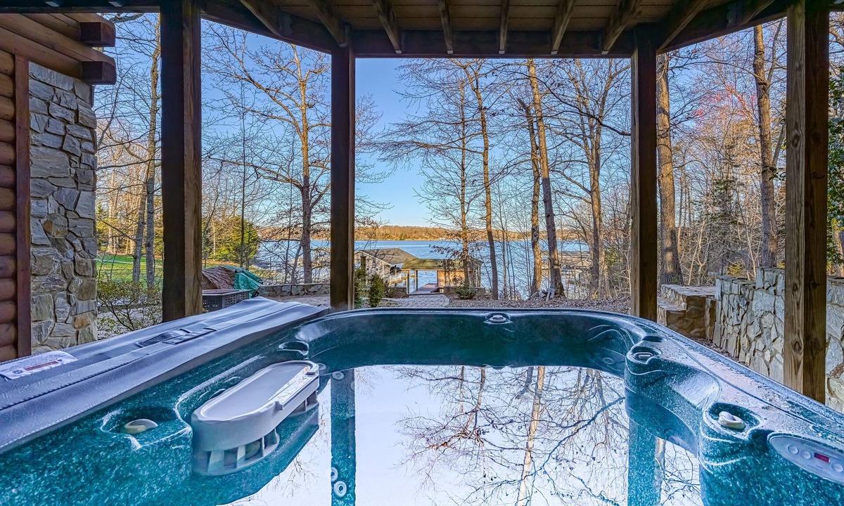 Huddleston Cabin | Inviting waterfront cabin with hot tub, kayaks, and beautiful sunsets