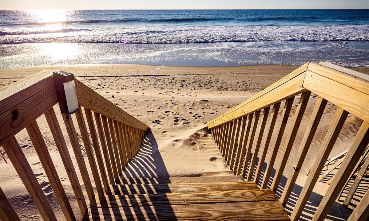 North Topsail Beach House | Island Drive 4478 - 5 BR Oceanfront B Lot with Oceanfront Hot Tub