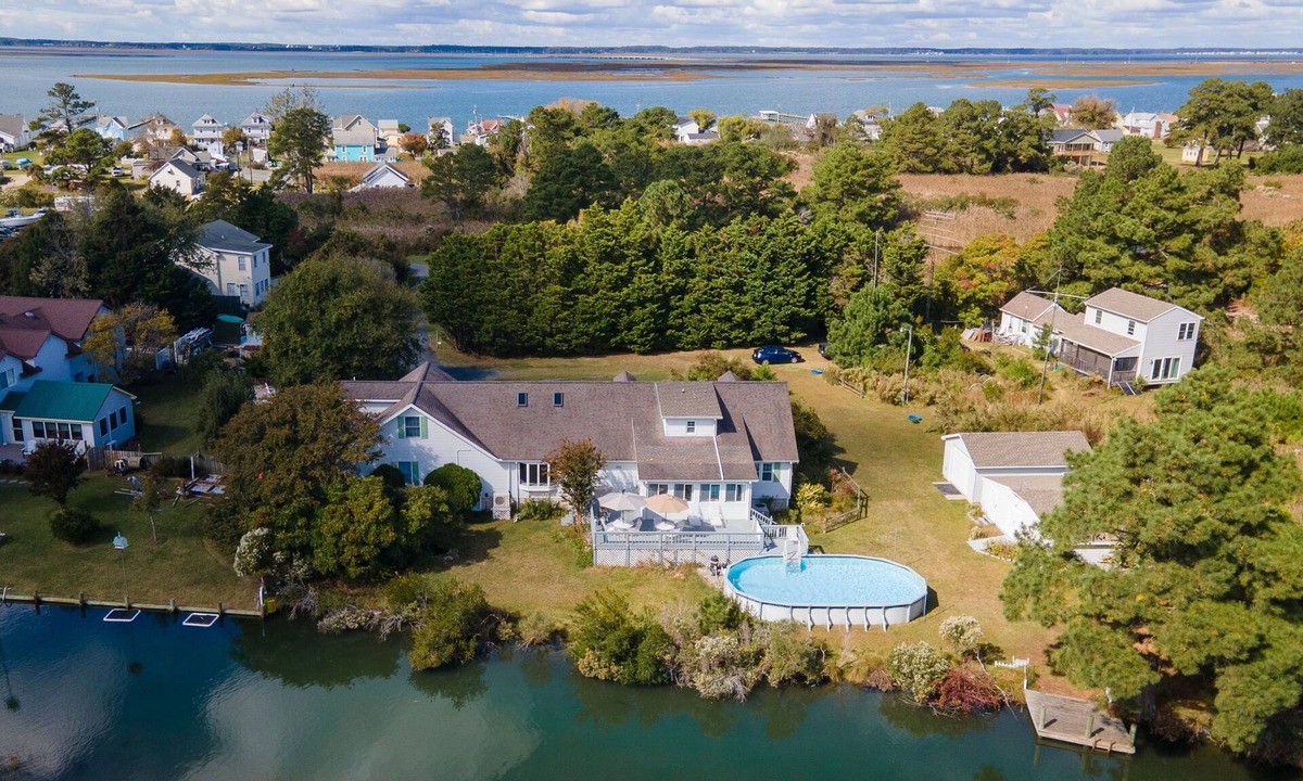 Chincoteague House | Island Estate | 5BR Waterfront w/Private Pool, Large Family Retreat, Pet Friendly