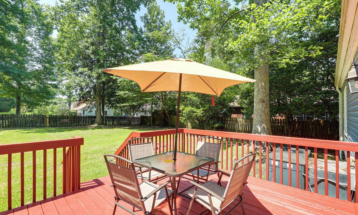Jacksonville House | Jacksonville Retreat w/Yard near Base & Beach