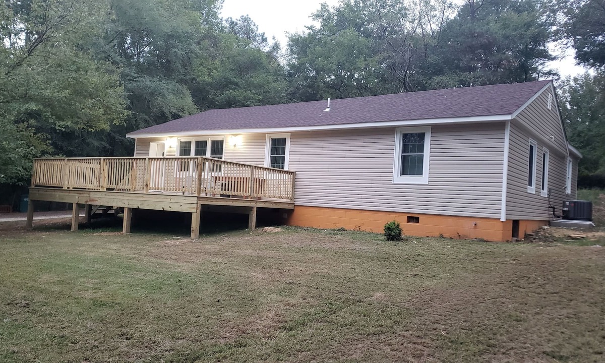 Ampthill House | James River Airbnb River House