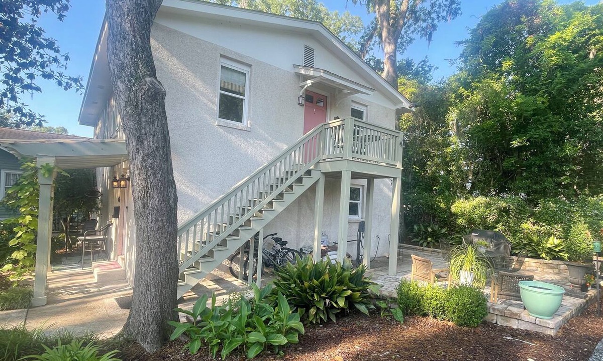 The Old Commons Apartment | Jasmine Suite , at Magnolia Court