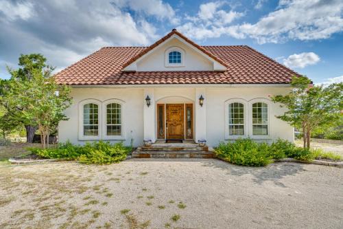 Leander House | Jonestown Retreat w/Deck: 6 Mi to Lake Travis!