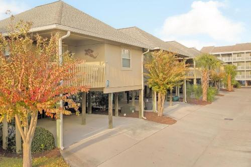 Myrtle Beach House | Just Steps From The Beach! 2 Bedroom Guest Cottage